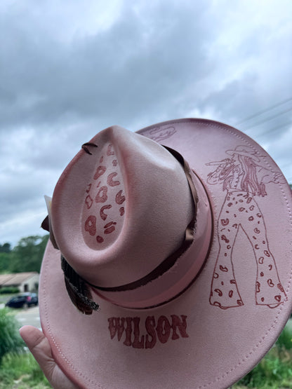 Lainey Wilson - extra wide brim suede hat