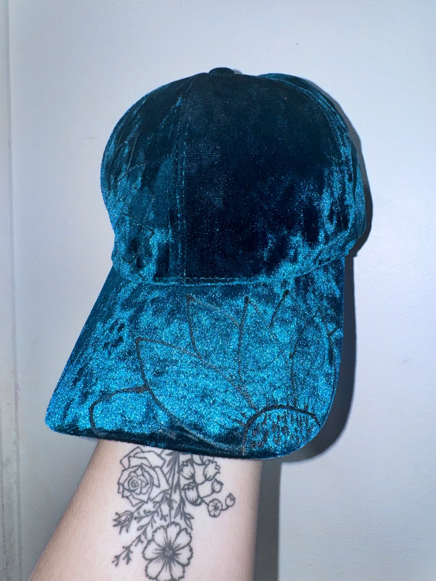 Dreamy suede hand burned cap